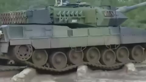 Leopard Tank vs Obstacle Course