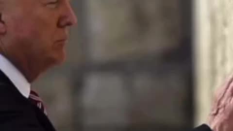 David Icke: What Israel has on Trump.. (1 min 12 sec)