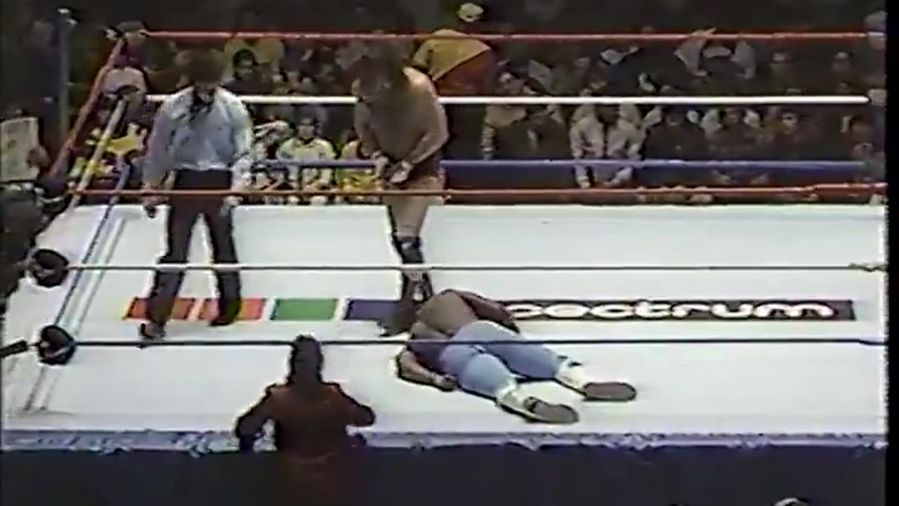 (1985.02.08) Junkyard Dog vs Terry Funk - WWF