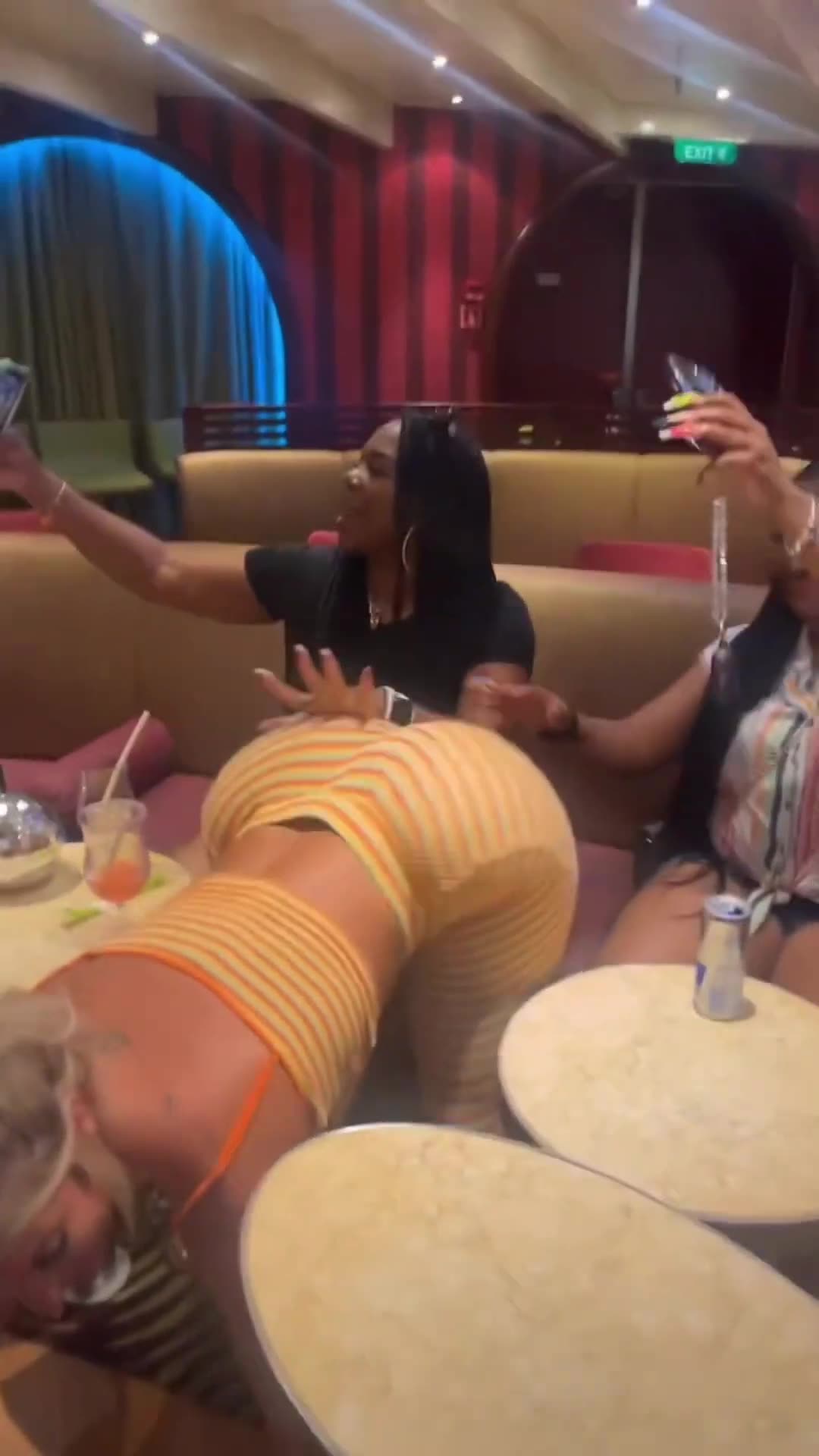 Wonderful Sexy Huge Ass Girls Twerking Hard