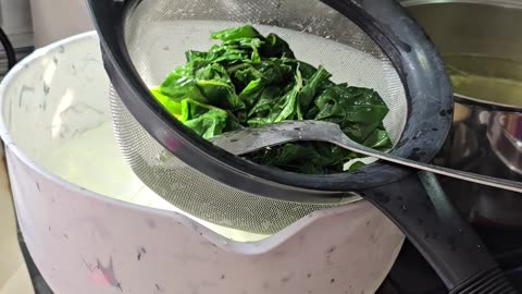 Blanching Basics: Prep Veggies for Freezing & Dehydrating (Kale, Swiss Chard & More!