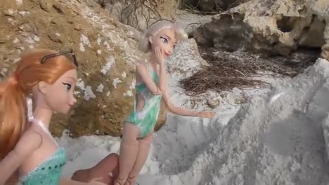 Elsa and Anna toddlers at the beach - prank - slide - boat - dog - water fun - splash