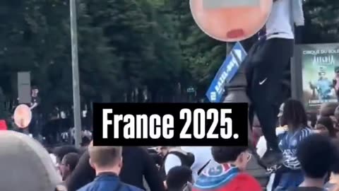 'Doktorzy i inżynierowie' zdejmują sygnalizację świetlną we Francji.