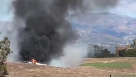 🚨#BREAKING: Emergency crews are on the scene after a small private plane