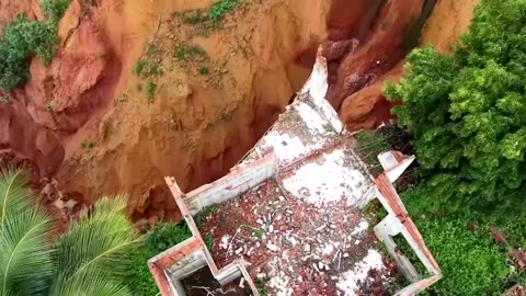 Massive sinkholes threaten homes in Brazil