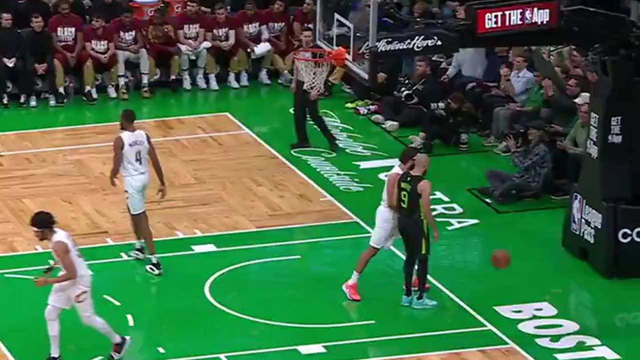 NBA - 25 PTS on 7 3PM in under 5 minutes for the Celtics 🤯🤯