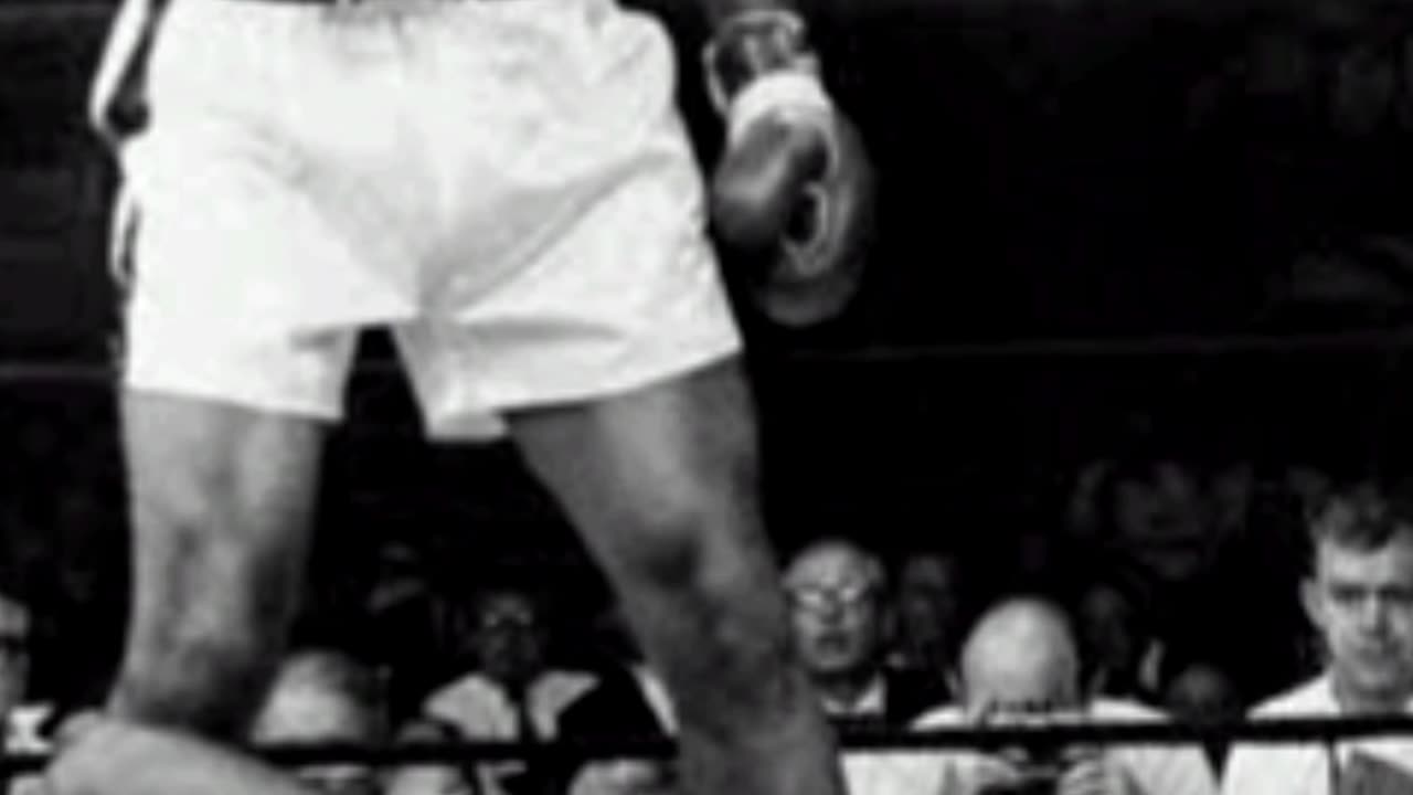 Boxer Muhammad Ali and vietnam Controversy