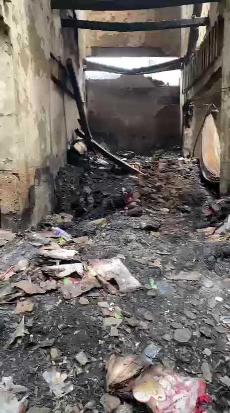 Local quemado en incendio en el Mercado