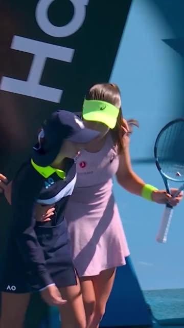 Respect to Zeynep Sönmez who went to help this ball kid who fainted beside the court ❤️