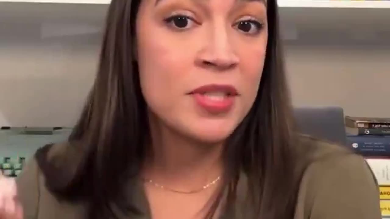 🤡🤣 AOC says that @elonmusk "is one of the most unintelligent billionaires