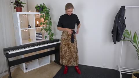 7 OUTFITS 7 DAYS // HOW TO WEAR BLACK BIKER JACKET //MINIMALIST STYLE //MASHA