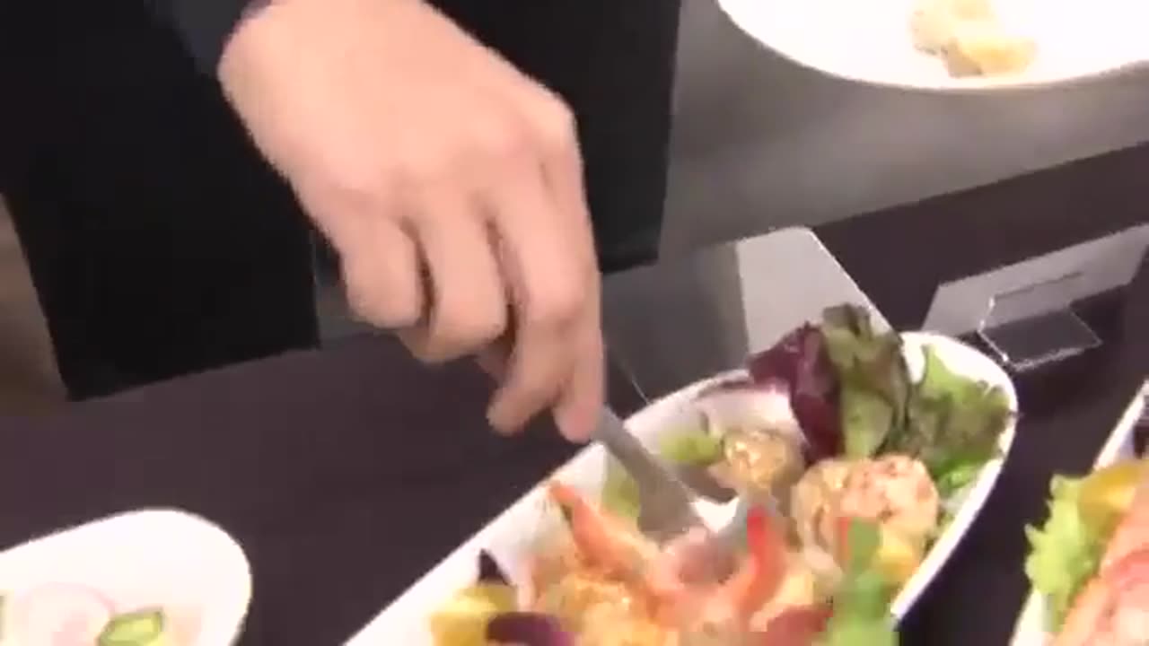 🤯✨ How Fast Can a Virus Spread in a Japanese Restaurant? Eye-Opening Experiment | FeedMyCuriosity