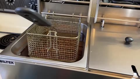 🔥 Commercial Deep Fryer – Perfect for Restaurants & Fast Food Shops! 🔥