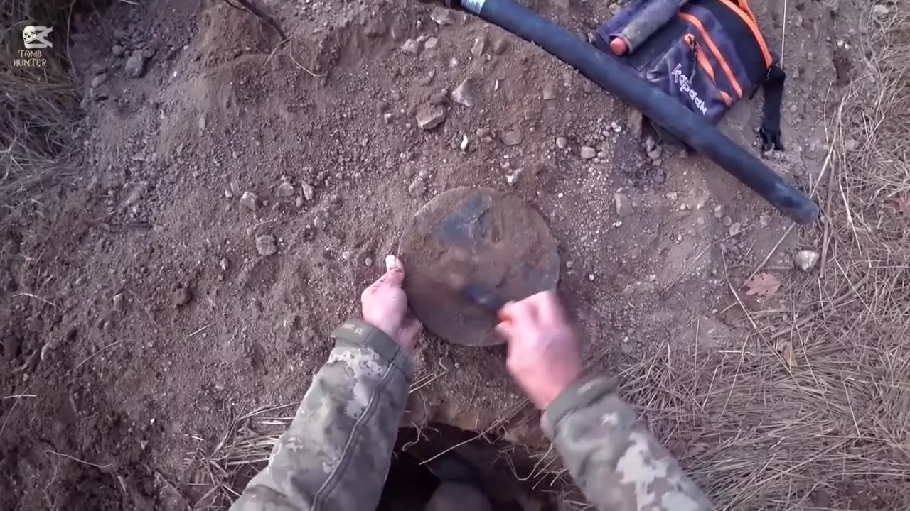 finds in the grave 🔥🙆‍♂️