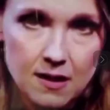 German comedian Carolin Kebekus, shapeshift multiple times 🦎