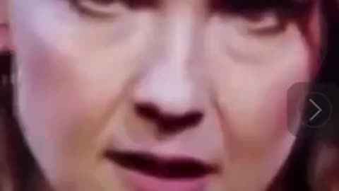 German comedian Carolin Kebekus, shapeshift multiple times 🦎