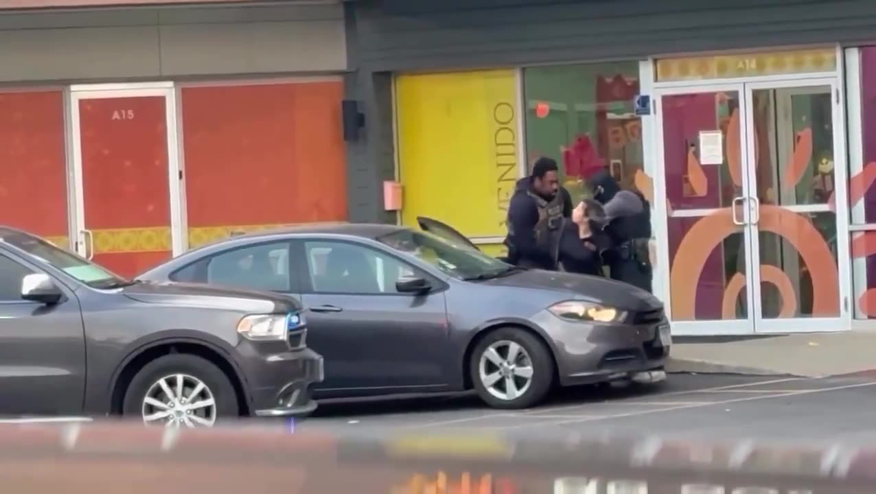 DHS agents entered Rayito De Sol Daycare in Chicagos Roscoe Village this morning,