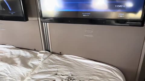 🌟🛩️ Singapore Airlines has a Suites class above First! | FeedMyCuriosity
