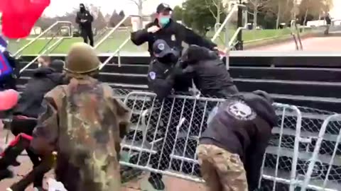 Ray Epps - Tells Ryan Samsel to Breach Capitol Hill Police Line