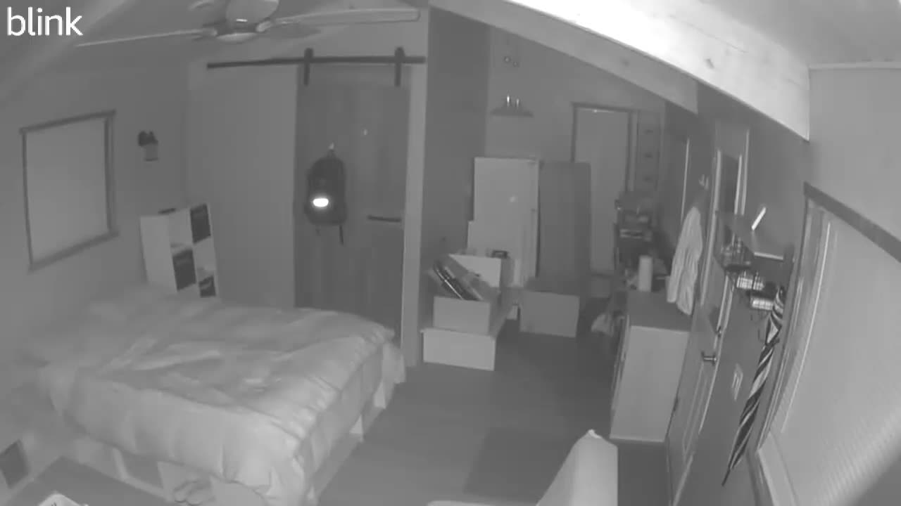 💀📱 Orb Flies Through Perfectly Still Room After Notification | TheHauntingHour