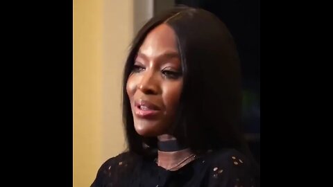 😢 THROWBACK: Watch Naomi Campbell spend a full minute trying (and