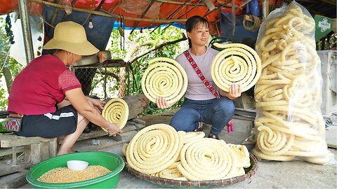 How to Prepare Curled Popcorn: Grab some popcorn to share with preschoolers.