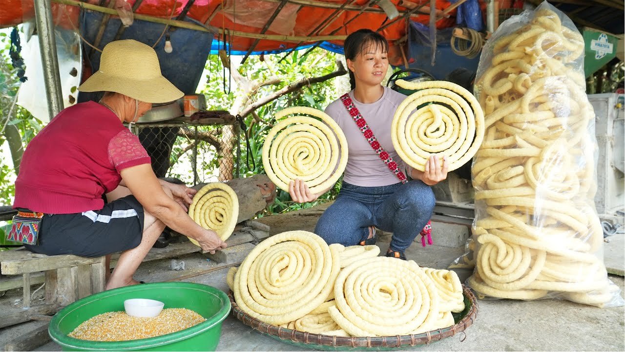 How to Prepare Curled Popcorn: Grab some popcorn to share with preschoolers.