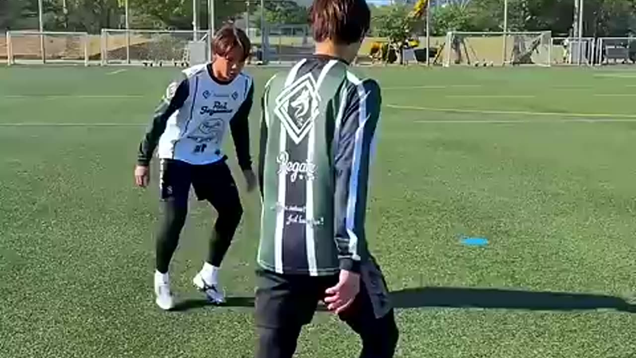 Incredible: LEARN NEW SKILL⚽️#shorts #football #soccer #footballskills #soccersk