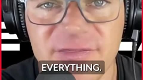 POS COP HOLDS DOG DOWN AND PUNCHES IT RIGHT IN THE FACE