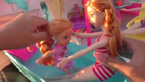 Cruise ship ! Elsa and Anna toddlers on the boat - Barbie is captain - vacation - pool - water fun