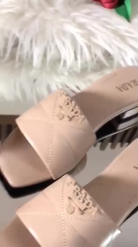 Trendy Black Padded Slides for Women | Comfortable Daily Wear Slippers Review