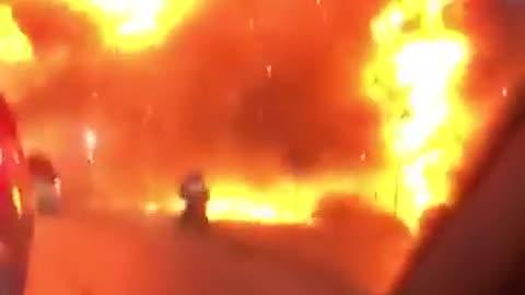 Video shows huge explosion near Mall Del Sol in Guayaquil, Ecuador; reports of multiple victims.