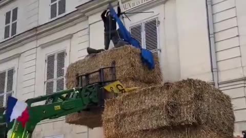 🚨🇫🇷 French farmers rebel
