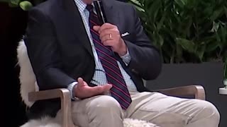 Tucker Carlson gives Trump “huge style points” and praises him for border and crime policies