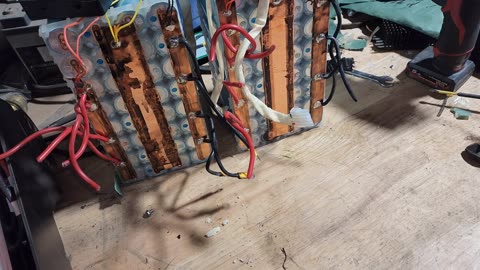 Solar king 120ah lifep04 battery's Bms COOOKED !! tear down to assess the damage