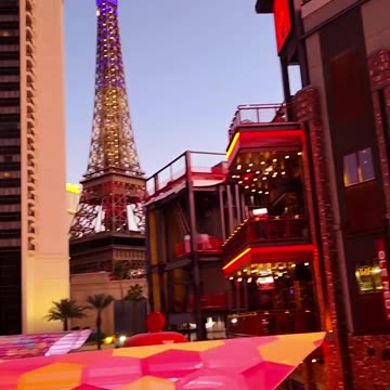 Walking the Las Vegas Strip 🤩