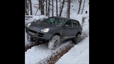 Porsche Cayenne vs Mitsubishi Pajero Sport Off-Road vs Snow Hill 🚜