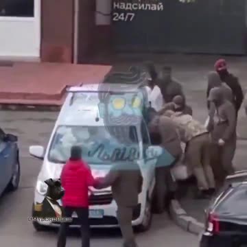 UKRAINE: JD Vance confronted Zelensky on the fact Ukraine has to basically hunt down and ...