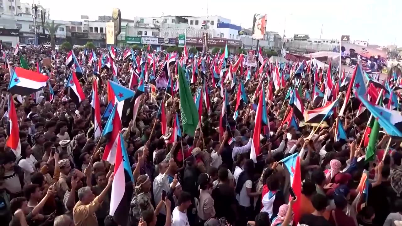 Hundreds rally in Yemen after separatists claim eastern control