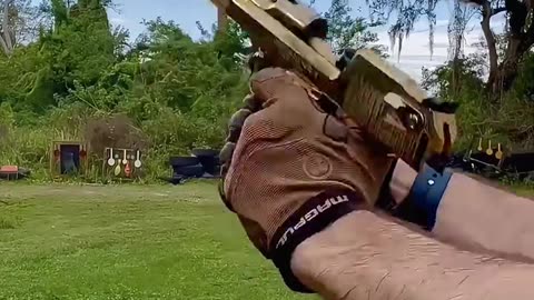 Desert Eagle .50 AE #国外合法拍摄国内请勿模仿 #武器科普 #实弹射击 #男人减速带 #靶场射击