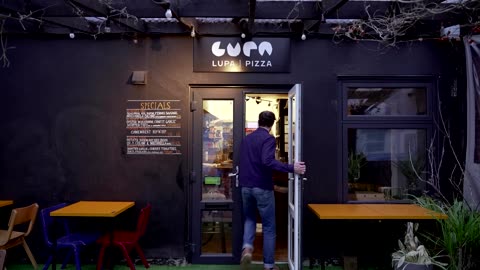 Pizza revolt: UK restaurant declares war on pineapple topping