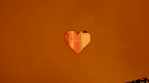 Fold heart from 50 euro bill - Simple tutorial - Variant 4