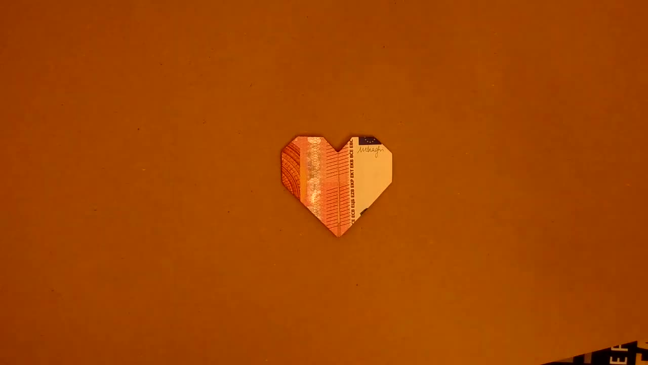 Fold heart from 50 euro bill - Simple tutorial - Variant 4