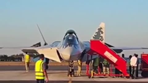 Cận cảnh tiêm kích tàng hình Su-57 của Nga tới Ấn Độ dự triển lãm hàng không