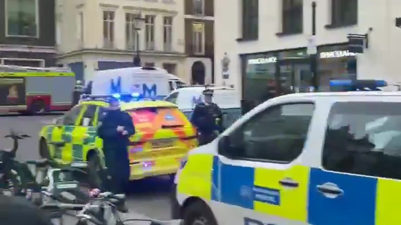 Regent Street in Uk has reportedly been cordoned off due to a suspected bomb threat