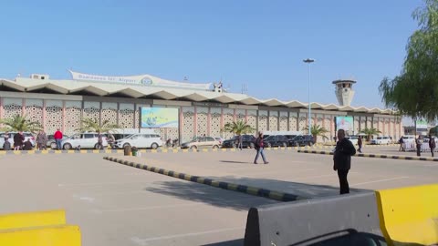 Syrian families reunite as Damascus reopens international flights