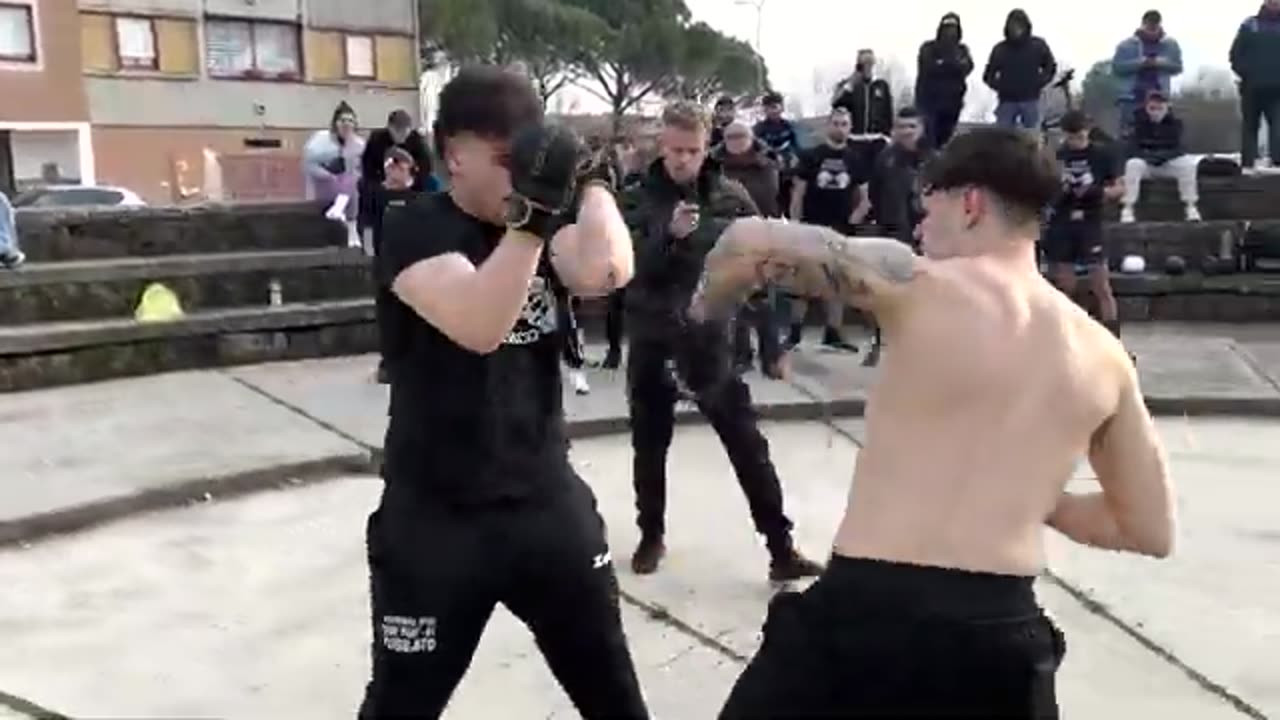 Savastano MAFIA vs Napoli Ultras !!! No rules asphalt battle!