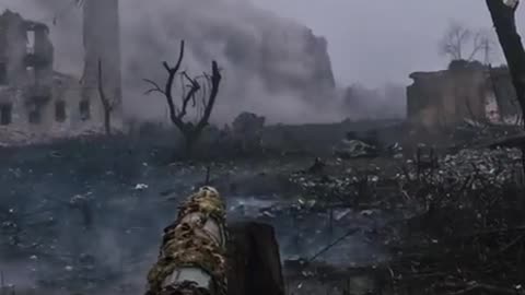 Ukrainian tank withstands an enemy drone strike and destroys the ruins of high-rise buildings