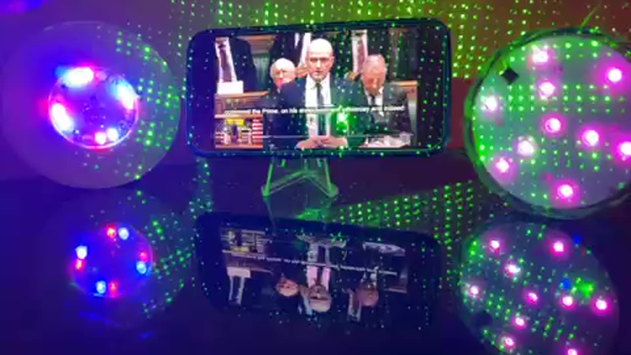 Elle is watching Kool Frogg news 🇺🇸