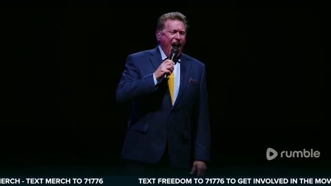 Steve Amerson performs the National Anthem at AmFest 2025